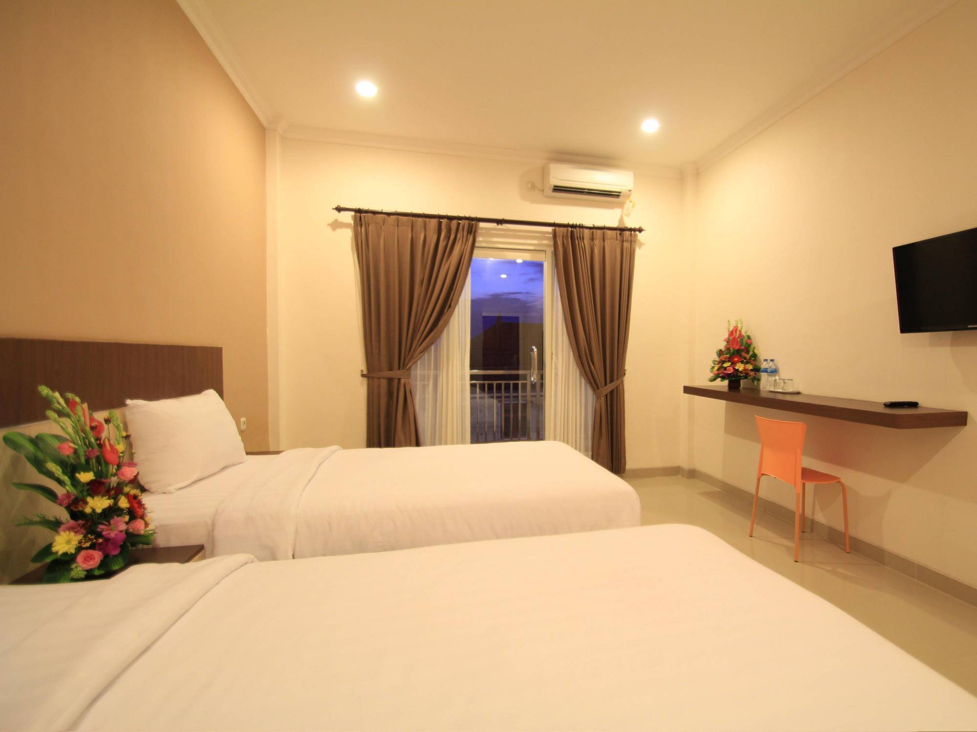 Oyo 90473 Gowin Hotel Kuta Lombok Exterior foto